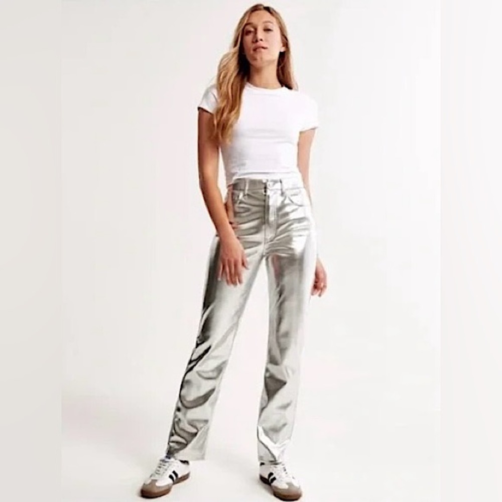 NWOT Abercrombie The 90s Straight Ultra High Rise Pants Silver Size 29